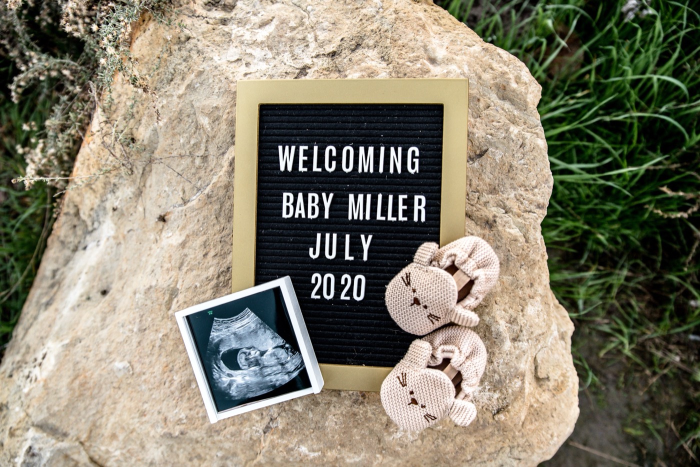 Miller family maternity — embrace